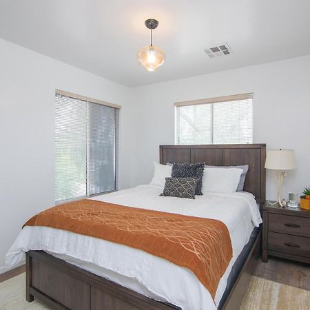 Stylish Home Phoenix - Low Rates Now! Exterior foto