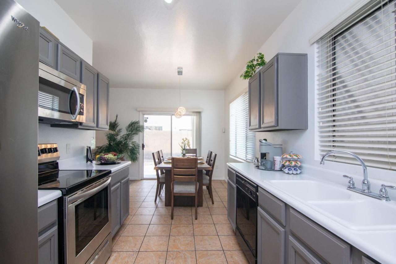 Stylish Home Phoenix - Low Rates Now! Exterior foto